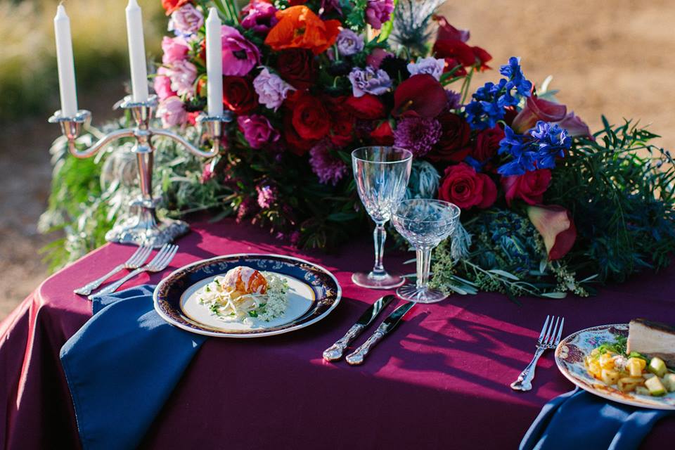 Vintage Dinner Plates, Silver Cutlery, Crystal & Candelabras | Image Flossy Photography